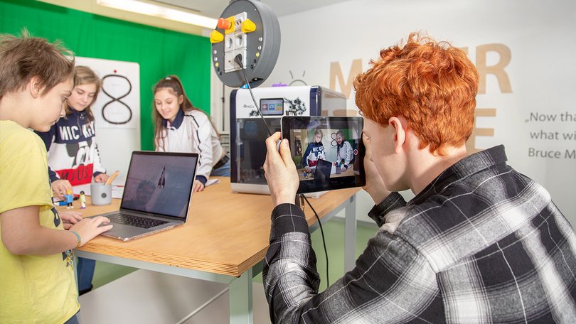 Power supply with FlyOne